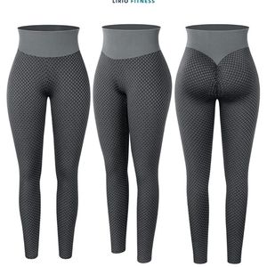 NWT 📦 Honeycomb Butt Scrunch Blk/Grey Capri Leggings